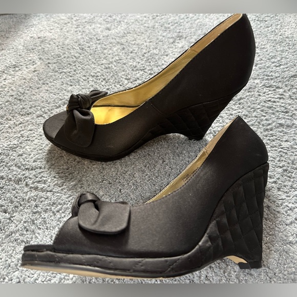 Steve Madden black peep toe wedge - Picture 4 of 5